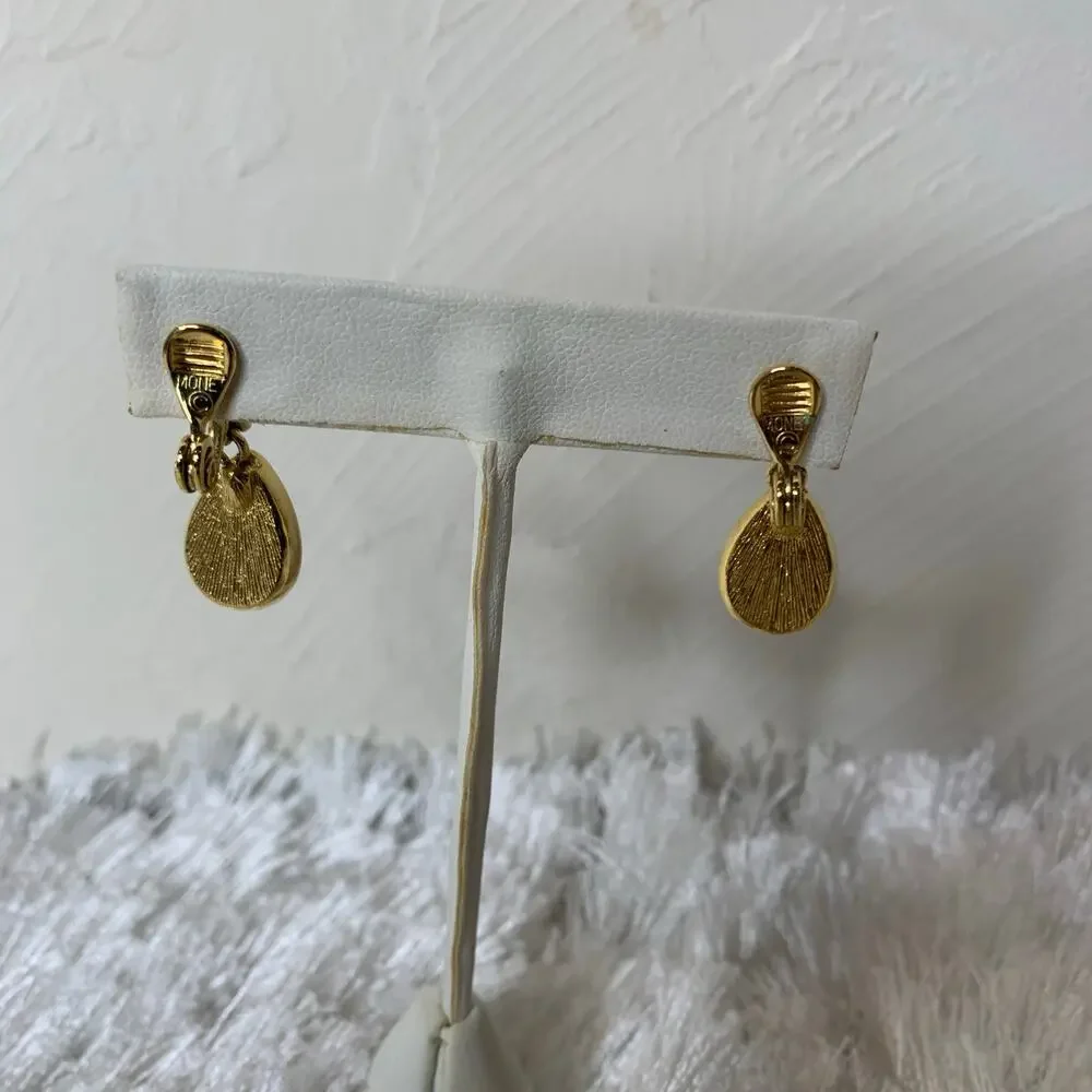Vintage Pearl Tear Drop Earrings Gold Clip On - Picture 2 of 2